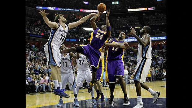 Lakers outlast Grizzlies in double overtime