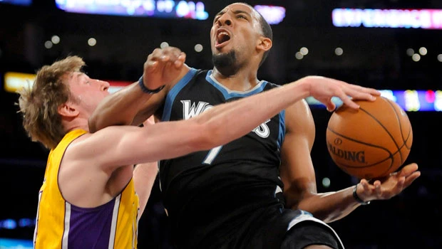 Lakers make it 19 in row over Timberwolves