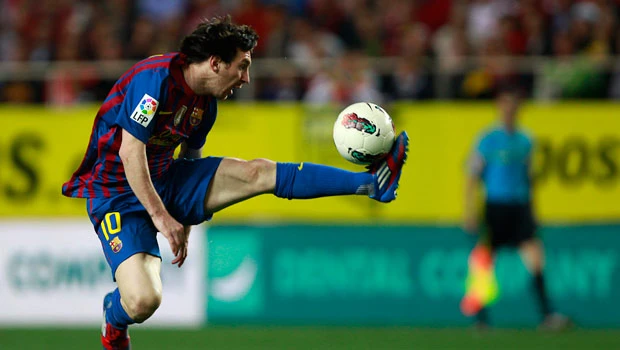 Messi scores again, Barcelona beat Sevilla 2-0