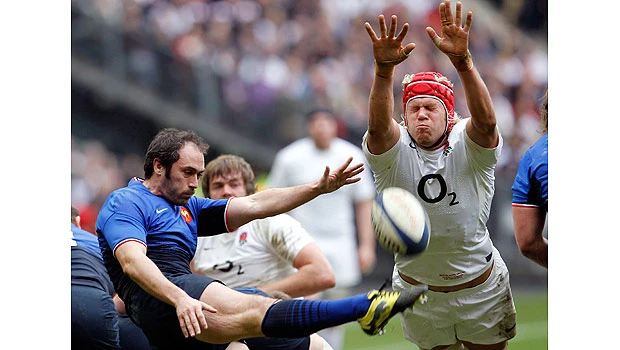 England keeps 6 Nations hopes alive with 24-22 win