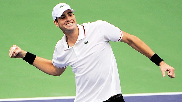 Isner stuns Djokovic, to meet Federer in final