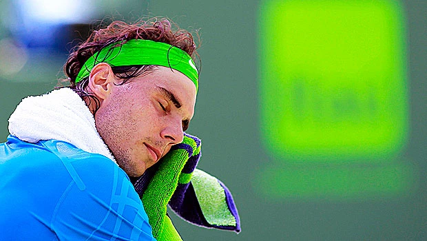 Nadal pulls out of semifinal with knee injury
