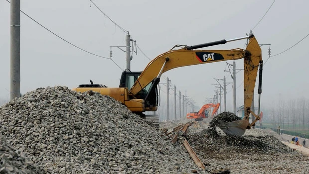 China railway sinks, amid doubts over fast buildup
