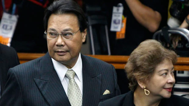 Trial defense of top Filipino judge starts, Aquino watching closely
