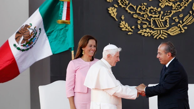 Pope visits Mexico pledging to fight drugs “evil“
