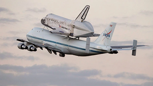 Discovery flies into history