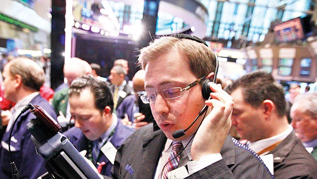 Strong corporate earnings push stocks higher