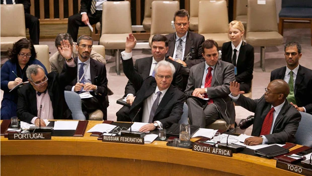 UN council authorizes up to 300 Syria truce monitors