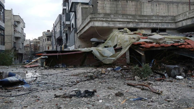 Syrian troops pound cities