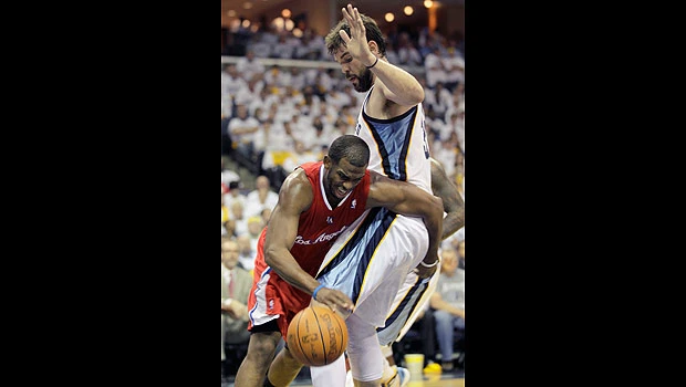 Clippers rally from 27 down to stun Grizzlies