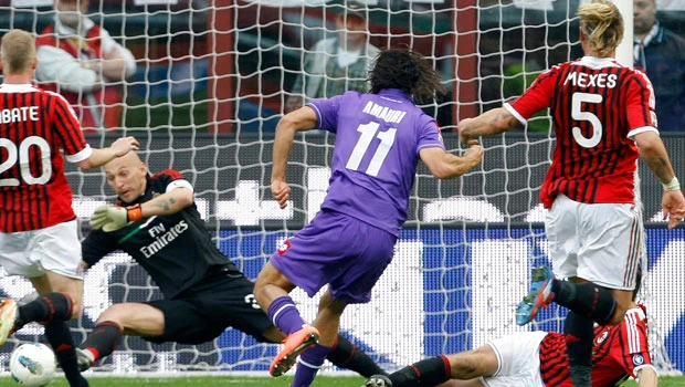 Fiorentina stuns leaders AC Milan