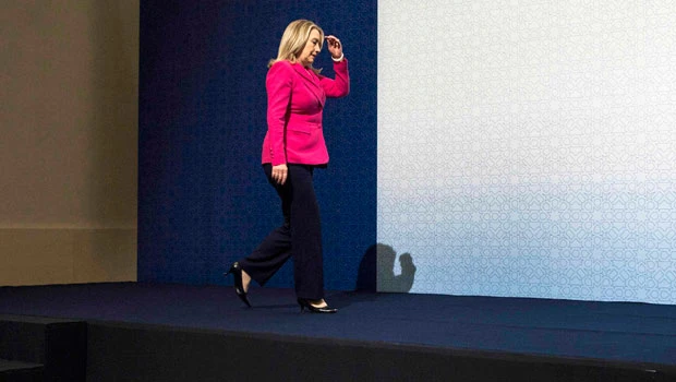 Clinton gives cautious support to Myanmar election