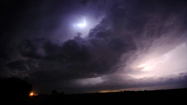 Storm front weakening in US after 5 die