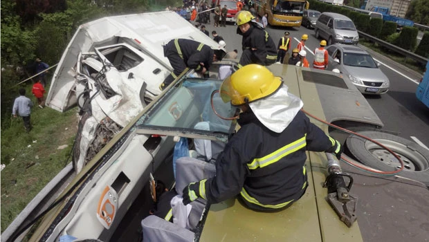 Chinese bus crash kills 13, many more injured