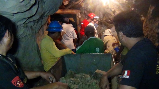 Rescuers try to reach 9 trapped miners in Peru