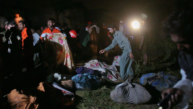 Pakistani plane crashes with 127 on board