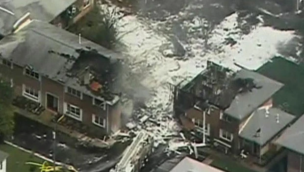 US Navy F-18 crashes into Virginia apartment building
