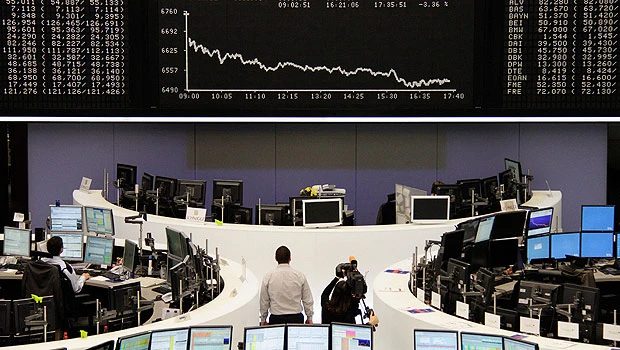 Euro slammed by poor data, political risks