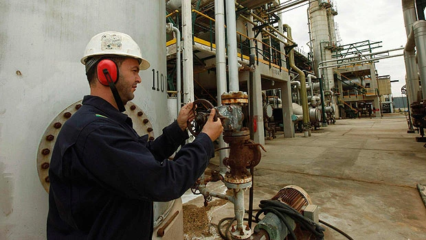 Oil scene: Market manipulators under fire