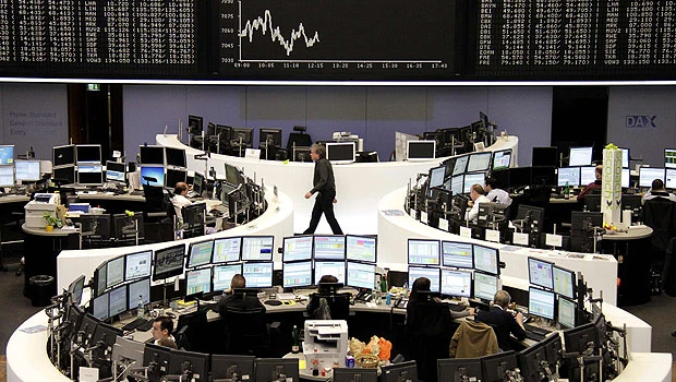 Stocks up on US earnings; riskier currencies gain