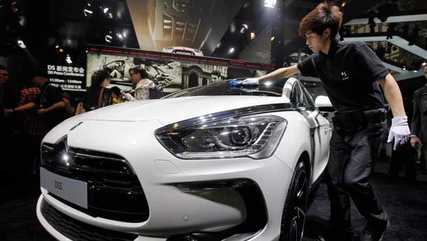Automakers unveil new models at Beijing show