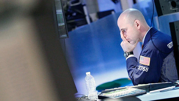 Global stocks drop 2%, euro falls to 3-week low