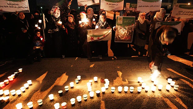 Syria bleeds despite pullout pledge