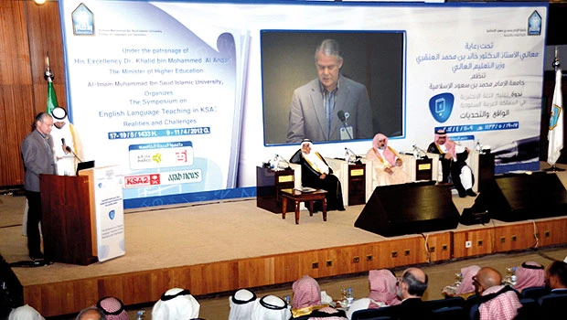 English forum focuses on teaching literacy skills