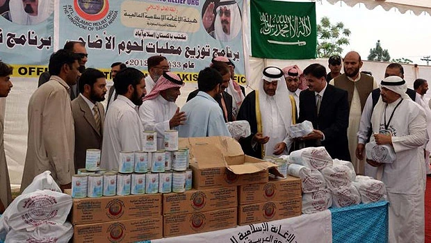 IIRO distributes meat to 8,000 poor families in Pakistan