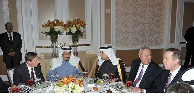 Clinton stresses importance of defense minister’s US visit