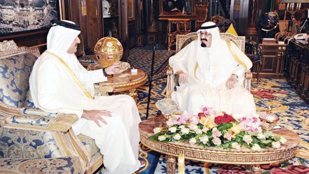 King, Qatar crown prince discuss ways to boost ties
