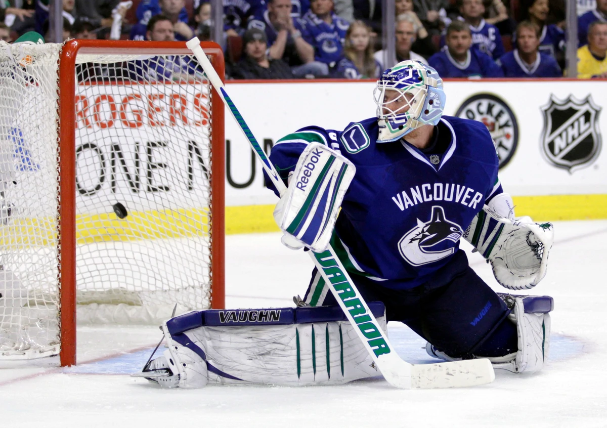 Bruins stay alive; underdog LA, Philadelphia advance