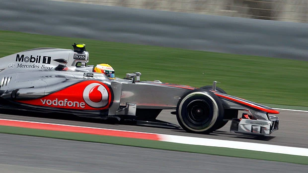 Hamilton fastest in first Bahrain practice