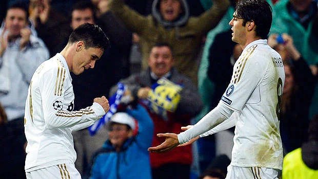Real strolls, Chelsea squeezes through semis