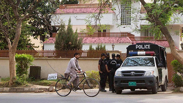 Bin Laden family deportation hits more snags
