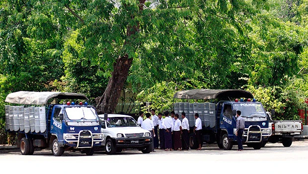 Lee makes 1st SKorean trip to Myanmar since attack