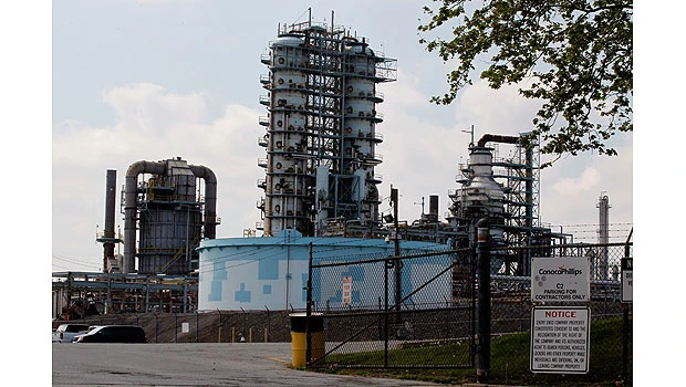 Delta buys refinery, becoming first airline to make own fuel
