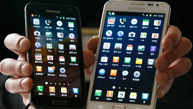 Samsung unwraps latest Galaxy rival to iPhone