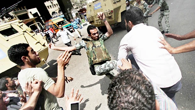 Eleven killed in Egypt clashes over army rule