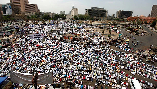 Egyptians rally to demand free presidential vote