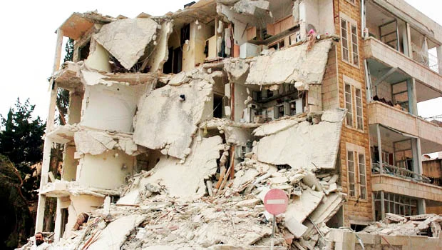 Syria accused of war crimes, rebels kill 15