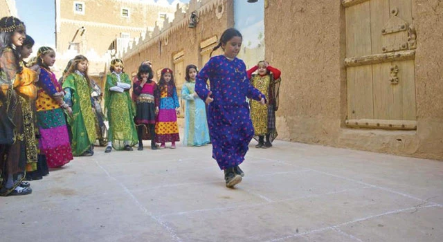 Folk troupe preserves children’s games