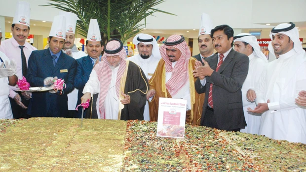 5-meter pizza, huge cake mark Lulu ‘Fiesta’