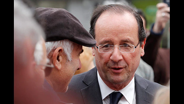 France readies for poll, Sarkozy closes on Hollande