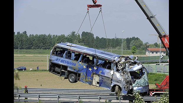 At least five die in Italy bus crash