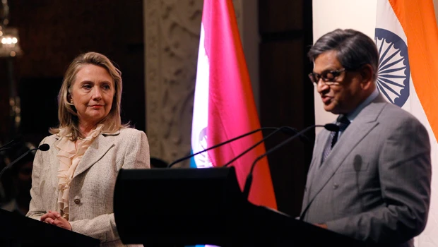 Clinton presses Pakistan to do more to stamp out terrorism
