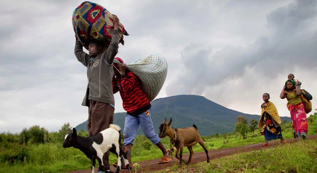 Thousands flee as Congo battles renegade general