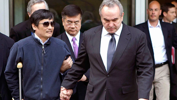 China says blind dissident can apply to study abroad