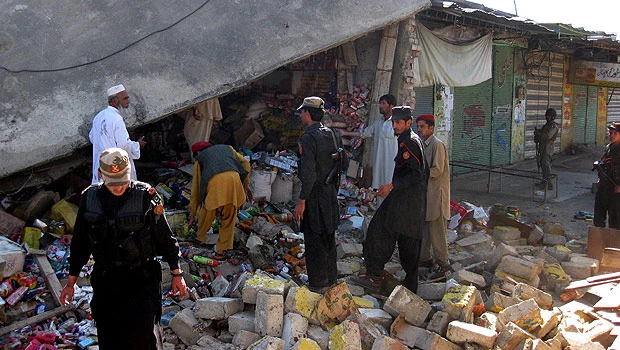 Suicide bombing in Pakistani market kills 20