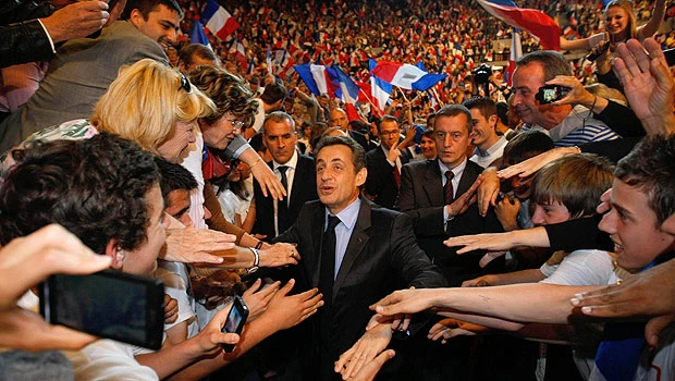 Sarkozy keeps door open a crack for political future